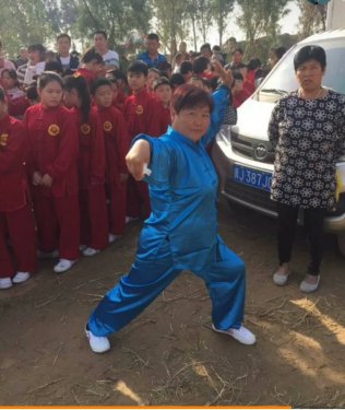 左红霞